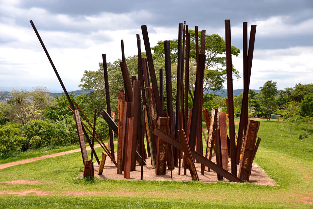 Chris-Burden_Beam-Drop-Inhotim-©-Frank-Steinhofer